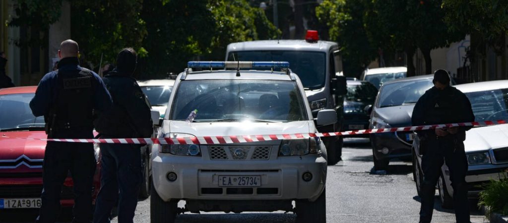 Εξαρθρώθηκε σπείρα Ρομά που πουλούσαν ναρκωτικά στην Αγία Βαρβάρα – 17 συλλήψεις (upd)