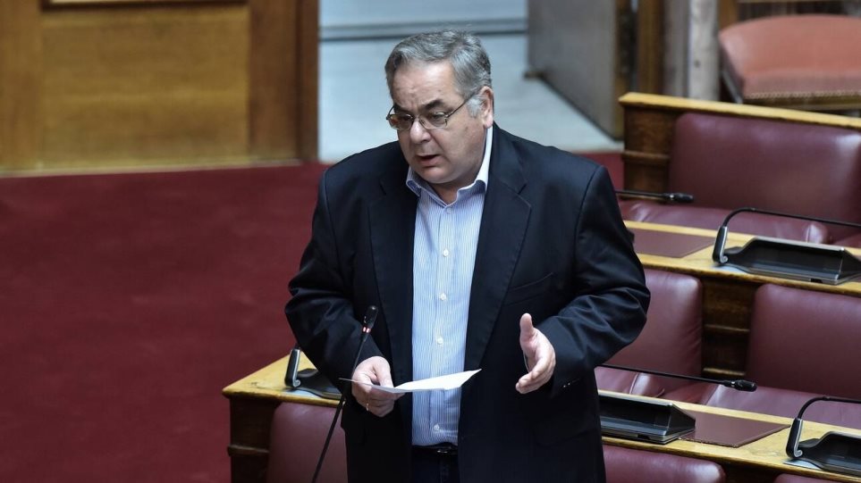 Ο Γιώργος Λαμπρούλης από το ΚΚΕ μπαίνει στη «μάχη» με τον κορωνοϊό στο νοσοκομείο Λάρισας