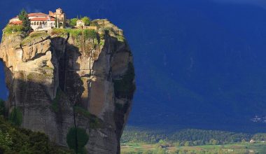 Η μοναδική ιστορία που «κρύβεται» πίσω από τα Μετέωρα