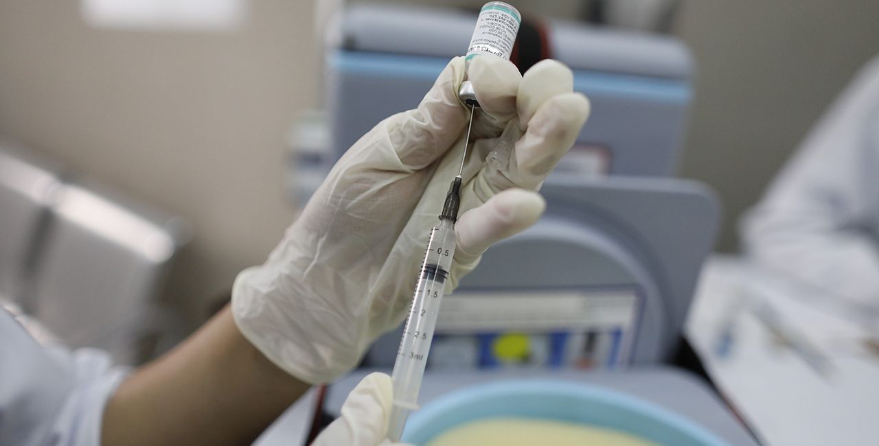 Καποδιστριακό Πανεπιστήμιο Αθηνών: Tα αναπάντητα ερωτήματα για το εμβόλιο της Οξφόρδης