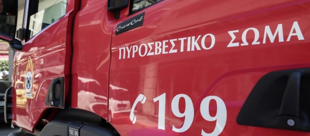 Υπό μερικό έλεγχο τέθηκε η φωτιά στη βιοτεχνία στο Μοσχάτο