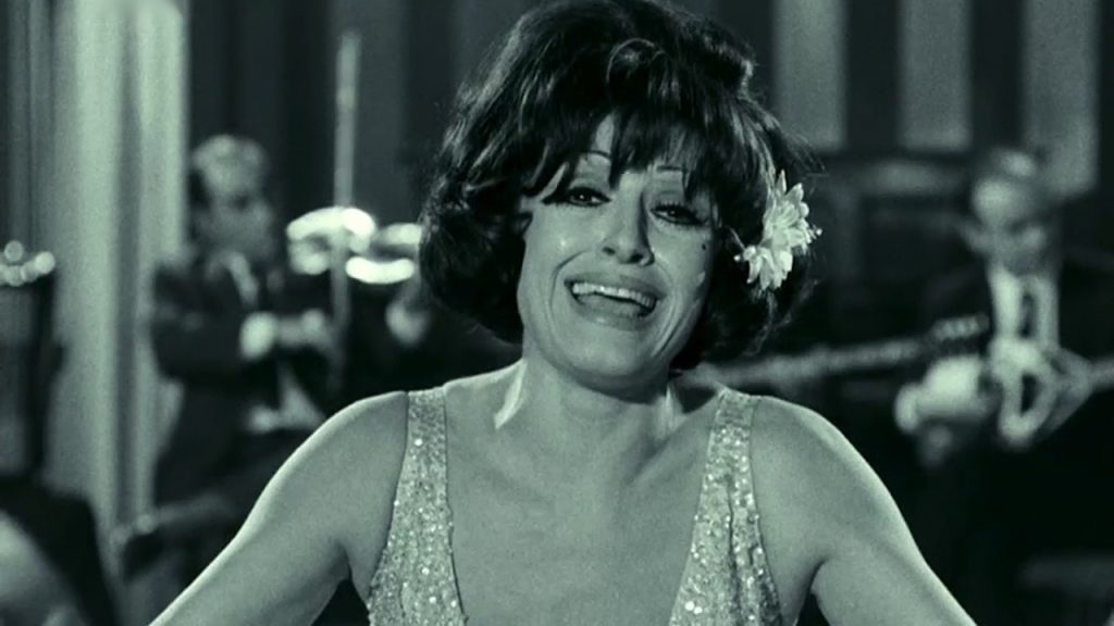 Σπάνιο υλικό από το 1957: Η Μάρθα Καραγιάννη ποζάρει με μαγιό σε εξώφυλλο περιοδικού (φώτο)