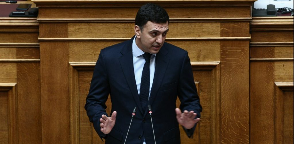 Ο Β.Κικίλιας ενημερώνει τους εκπροσώπους των κομμάτων για το εμβόλιο κατά του κορωνοϊού