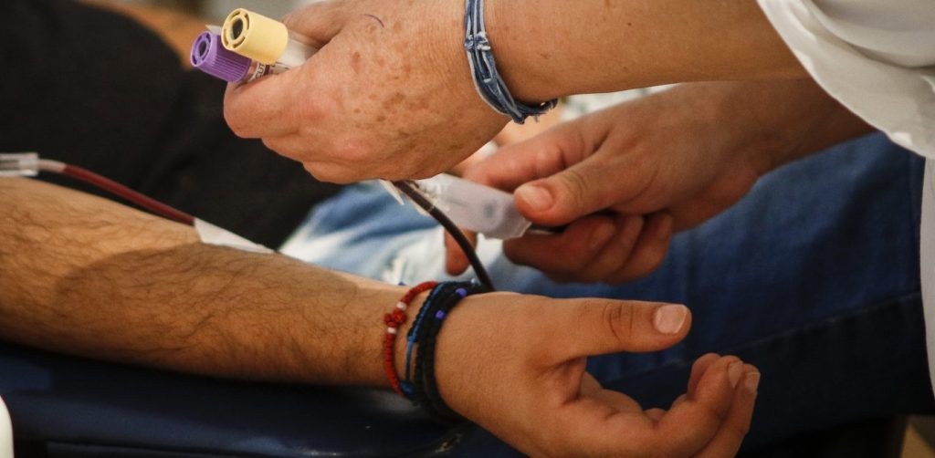 Καταγγελία γραμματέα ΟΕΝΓΕ για πρόστιμο 300 ευρώ σε αιμοδότη – Είχε στείλει sms στο 13033