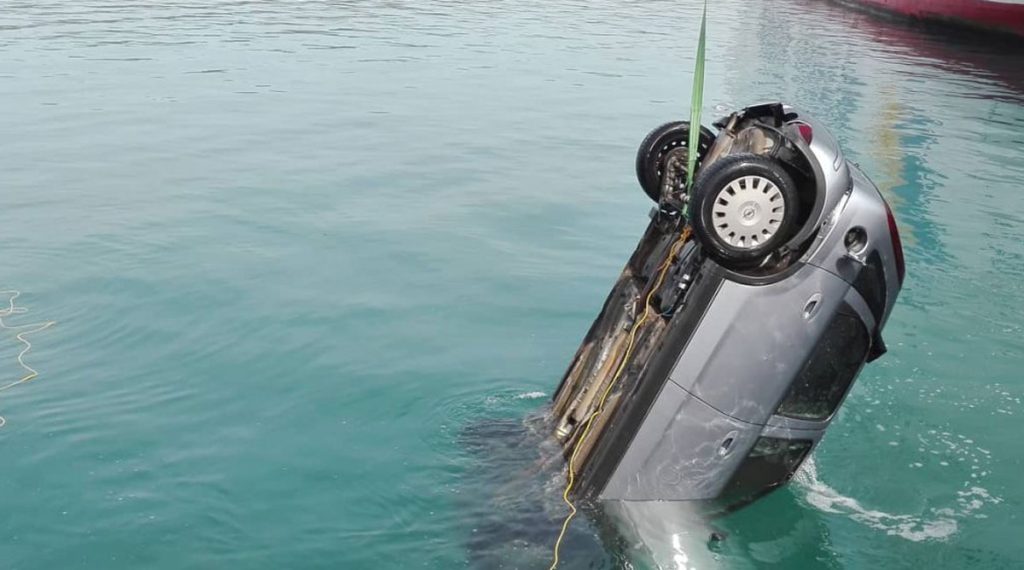 Αντίπαρος: Τρεις νεκροί από τη «βουτιά» ΙΧ στο λιμάνι – Εν αναμονή της ιατροδικαστικής εξέτασης