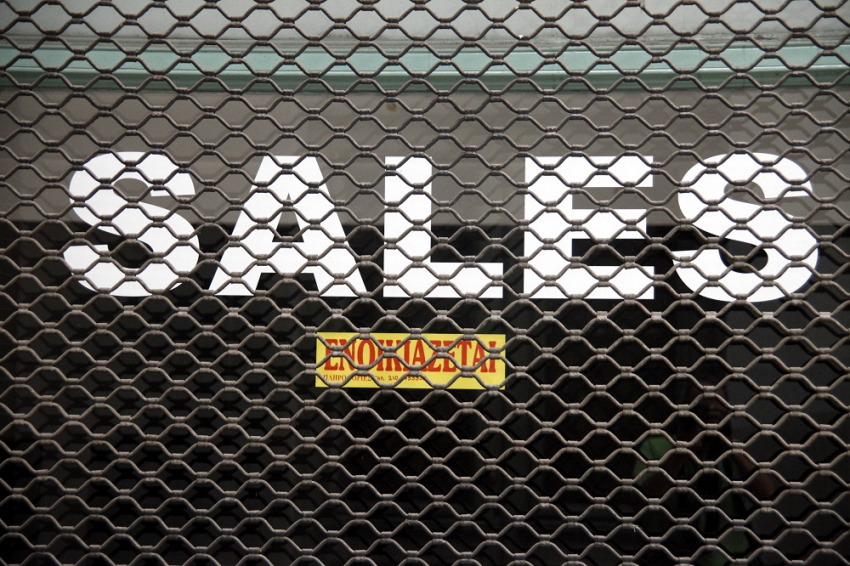 Φόβοι για μαζικά λουκέτα και χρεοκοπίες επιχειρήσεων λόγω κορωνοϊού