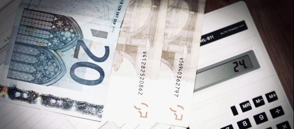 Οι επαγγελματίες και οι επιχειρήσεις που κινδυνεύουν να επιστρέψουν την επιστρεπτέα προκαταβολή