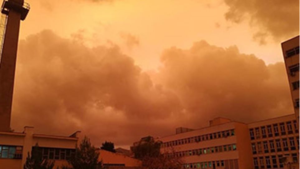 «Κοκκίνησε» ο ουρανός της Αθήνας – Εντυπωσιακές εικόνες! (φωτο)