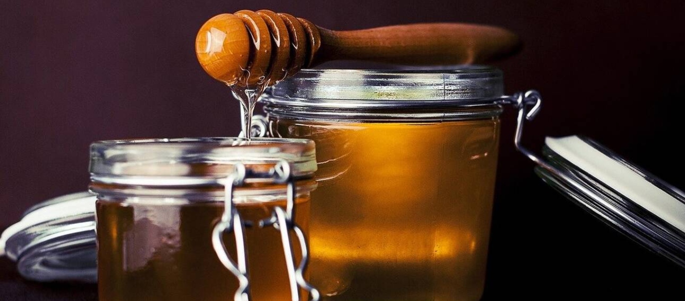 Μυστικά ομορφιάς για να αξιοποιήσετε το μέλι και εκτός… κουζίνας