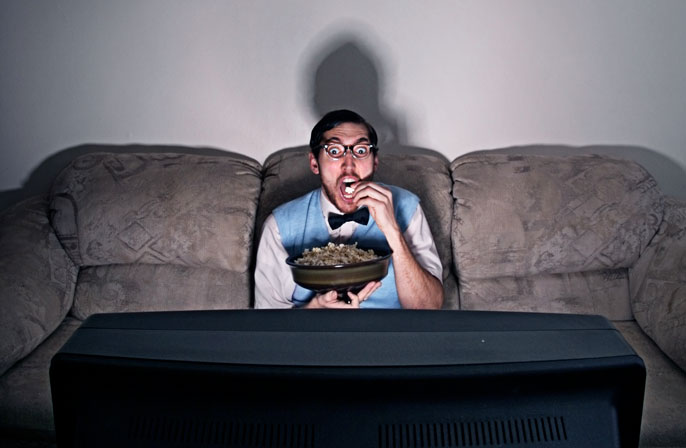 Binge‑watching: Τι είναι και τι προκαλεί στον οργανισμό μας;