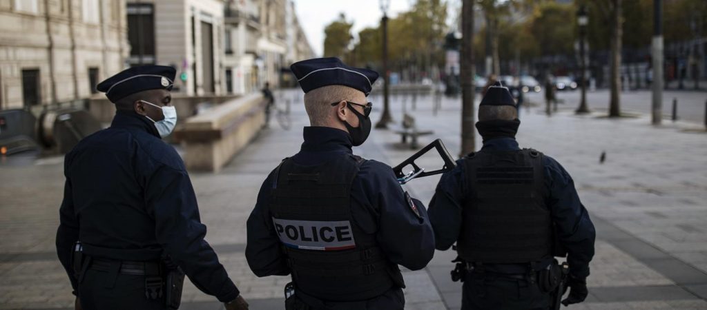 Γαλλία: Έντονη διαμαρτυρία από κινηματογράφους και θέατρα – «Δείχνουν προτίμηση στο εμπόριο και όχι τον πολιτισμό»