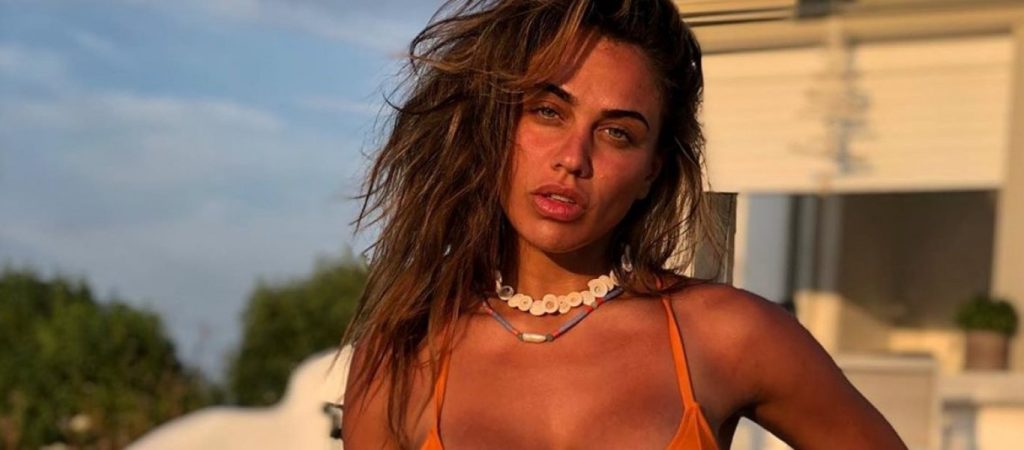 Η Κόνι Μεταξά στο κρεβάτι με τον σύντροφό της – «Βροχή» τα σχόλια (φωτό)