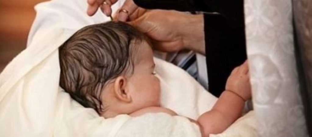 Γιατί στη βάπτιση ο νονός πρέπει να πει το «Πιστεύω» τρεις φορές