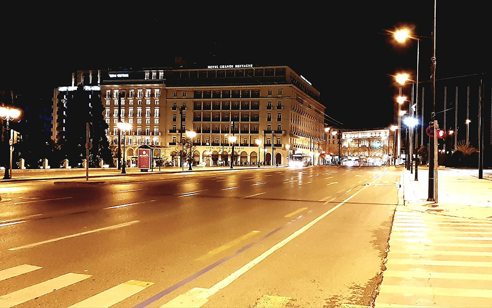 Παρατείνεται έως τις 7 Ιανουαρίου η απαγόρευση μετακινήσεων από τις 22:00 έως τις 5:00