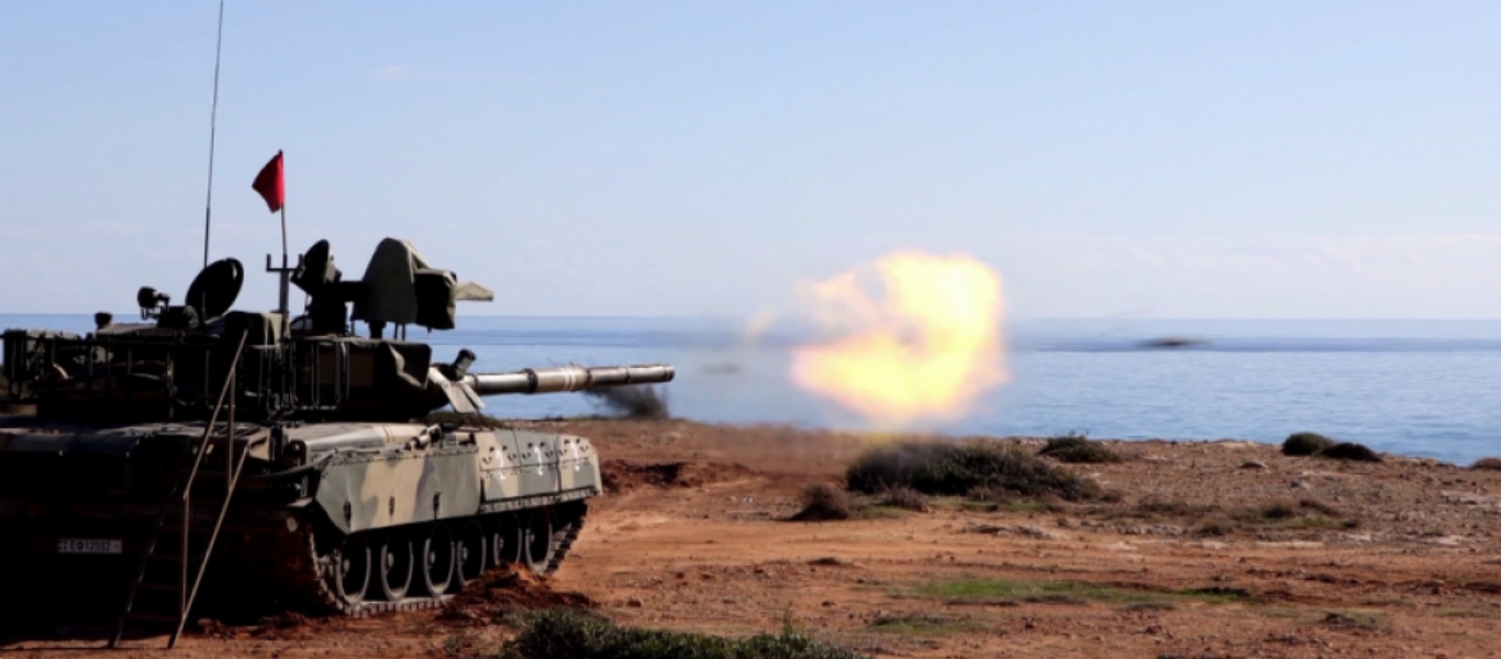 Τα κυπριακά Τ-80U σε βολές α/τ πυραύλων κατά θαλάσσιων στόχων (βίντεο)