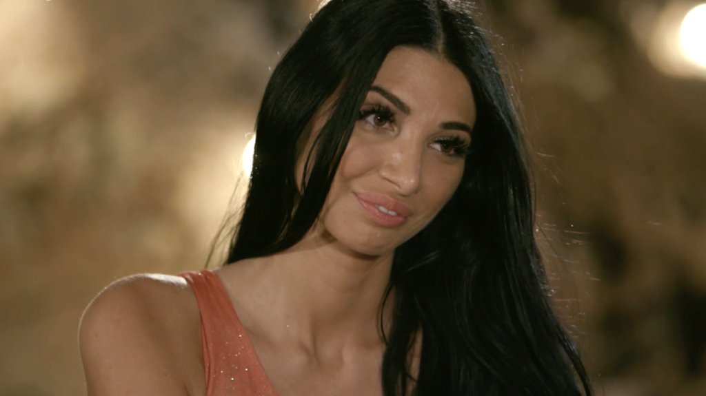 The Bachelor: «Έσταξε φαρμάκι» η Σία – «Κανείς δεν λέει όχι στη θεά Σία» (φωτο)