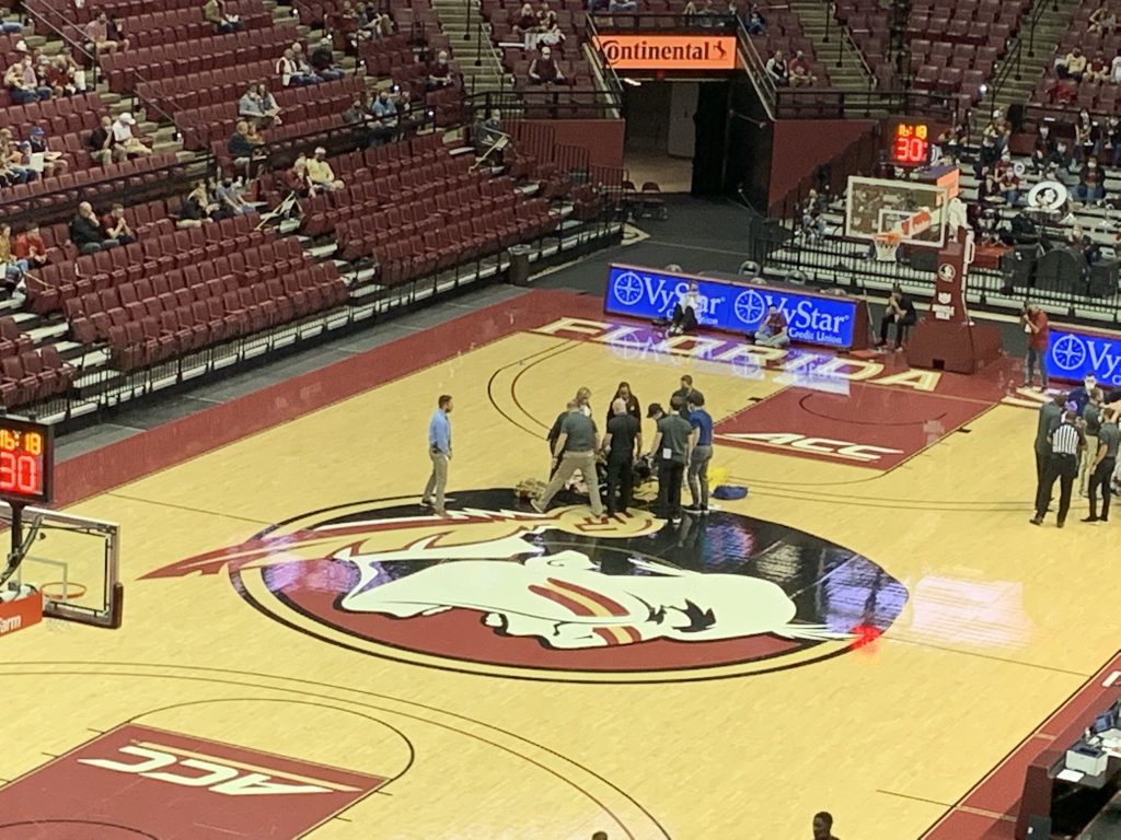 Τρομακτική στιγμή στο NCAA: Παίκτης κατέρρευσε στο παρκέ! (φώτο)