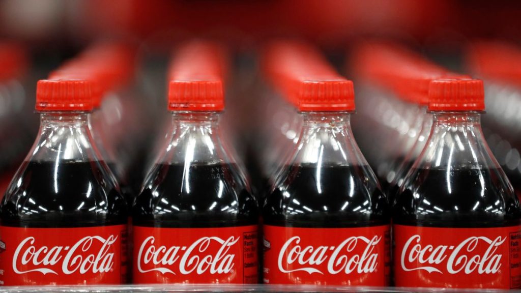 Δείτε τι θα συμβεί αν αφήσετε ένα μπουκάλι Coca-Cola στον ήλιο για ένα μήνα (φωτό)