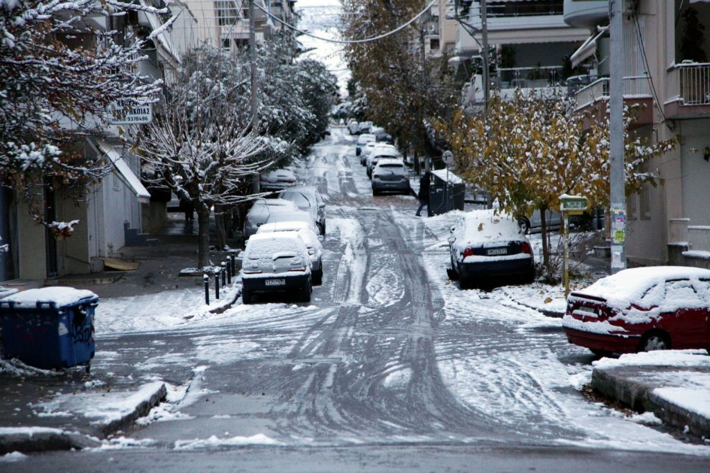 Συμβουλές της ΕΛ.ΑΣ προς οδηγούς & πεζούς για τους παγωμένους δρόμους