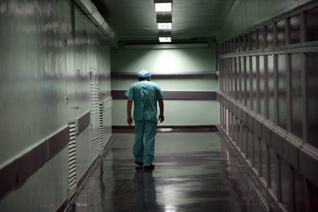 Κρήτη: Έτσι αποκαλύφθηκε η δράση του «μαϊμού» γιατρού – Δύο συλλήψεις