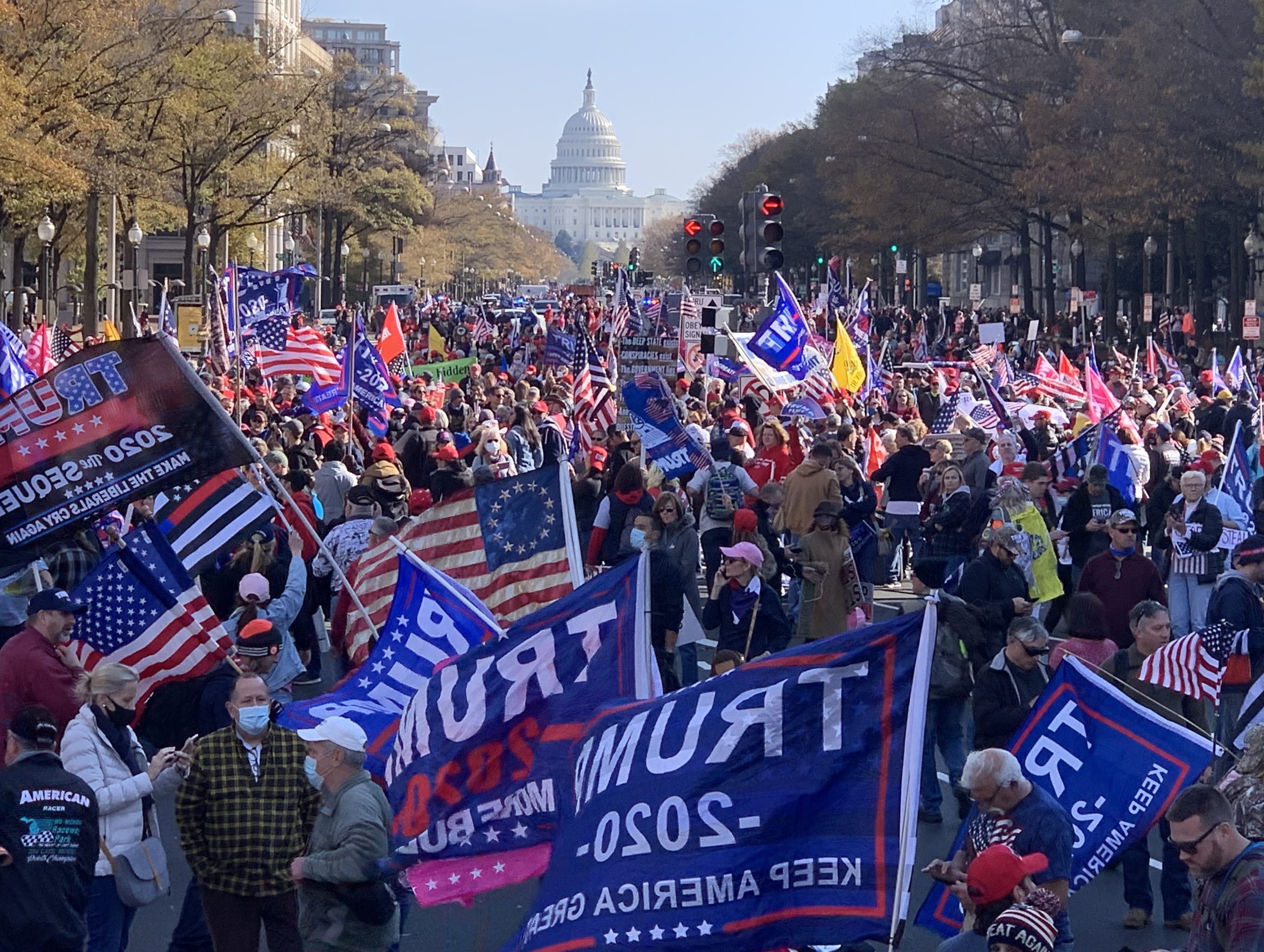 Ουάσιγκτον: 100.000 Αμερικανοί διαδήλωσαν υπέρ του Τραμπ και κατά της νοθείας στις εκλογές