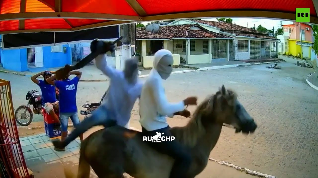 Έκαναν ληστεία… καβάλα σε άλογο! (βίντεο)