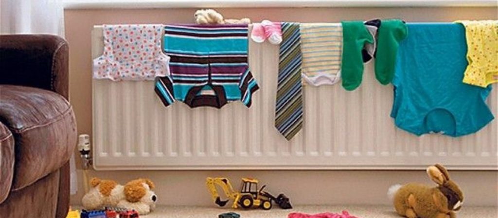 Τα «μυστικά» για να στεγνώνουν τα ρούχα παρά τον βροχερό καιρό