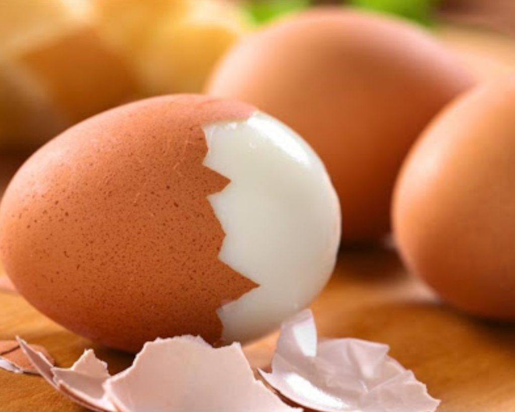 Θα σου λύσει τα χέρια – Αυτό είναι το κόλπο με το βραστό αυγό που δεν σου έχει πει ποτέ κανείς