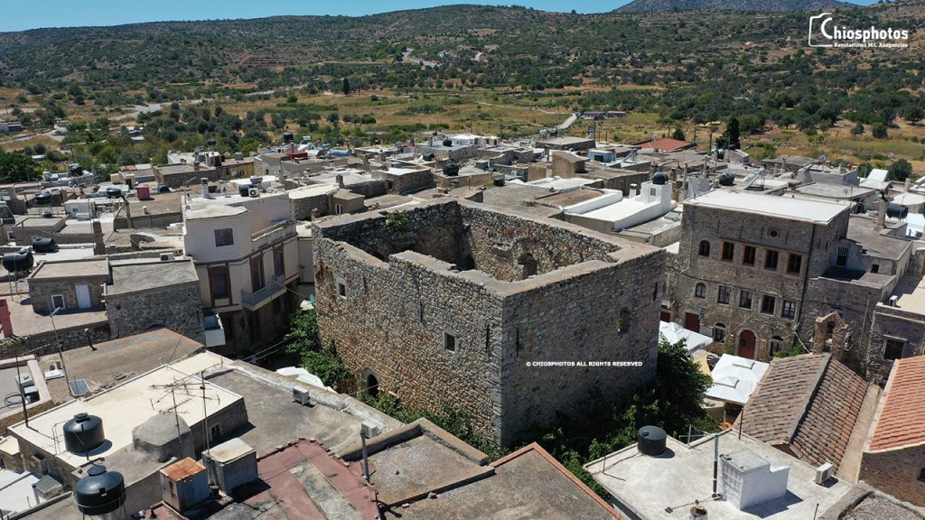 Το ξεχωριστό χωριό στη Χίο που οι δρόμοι που θυμίζουν λαβύρινθο (βίντεο)