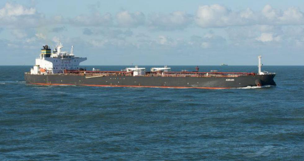 Σαουδική Αραβία: Έκρηξη σε πετρελαιοφόρο στο λιμάνι της Τζέντα – Eπλήγη από «εξωτερική πηγή»