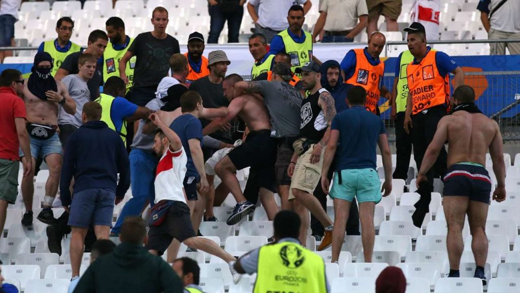 Στη φυλακή οι δύο Ρώσοι χούλιγκαν που άφησαν παράλυτο τον Άγγλο οπαδό στο Euro 2016