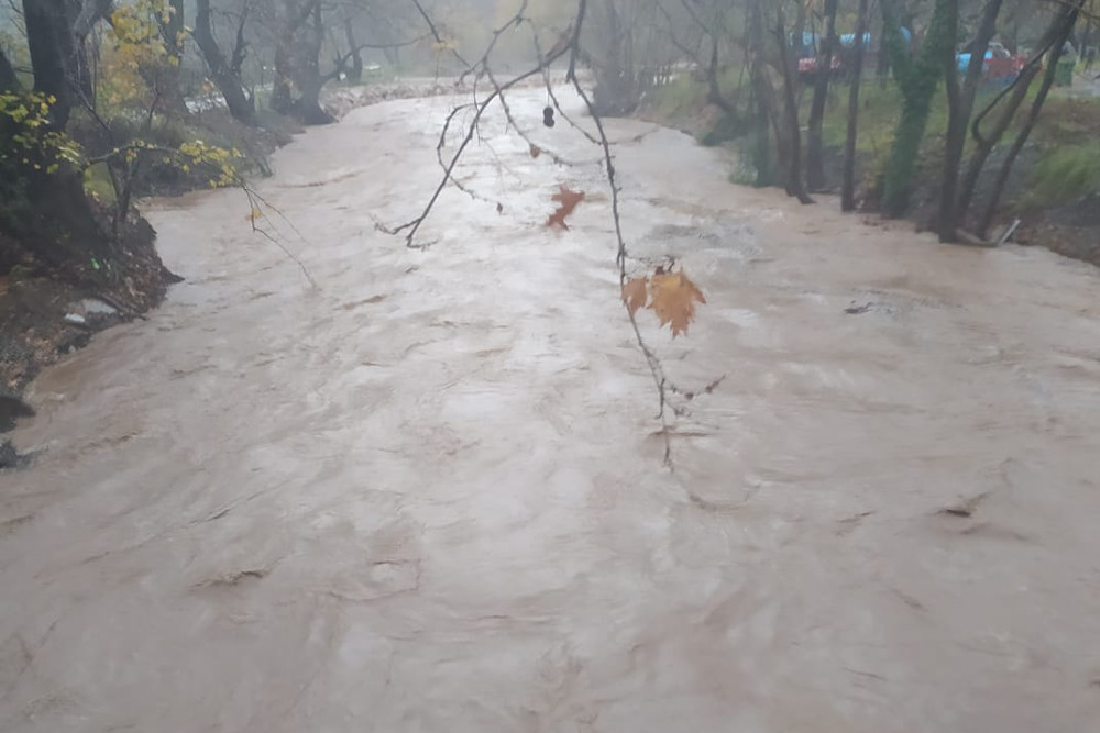 Προβλήματα από την κακοκαιρία στην Εύβοια – Υπερχείλισε ο Κηρέας (βίντεο)