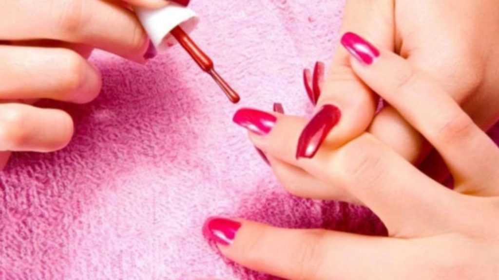 Υπ.Ανάπτυξης & Επενδύσεων: Αυτοί είναι οι ΚΑΔ και τα μέτρα για την επαναλειτουργία των καταστημάτων μανικιούρ-πεντικιούρ