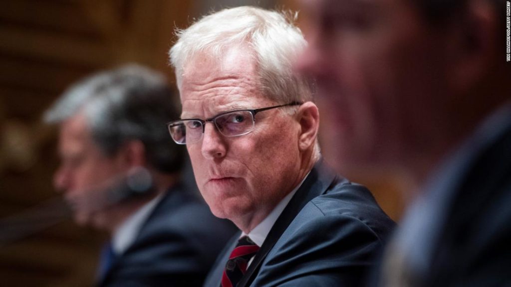 Ο μεταβατικός υπ. Άμυνας των ΗΠΑ εμβολιάστηκε μπροστά στις κάμερες (βίντεο)