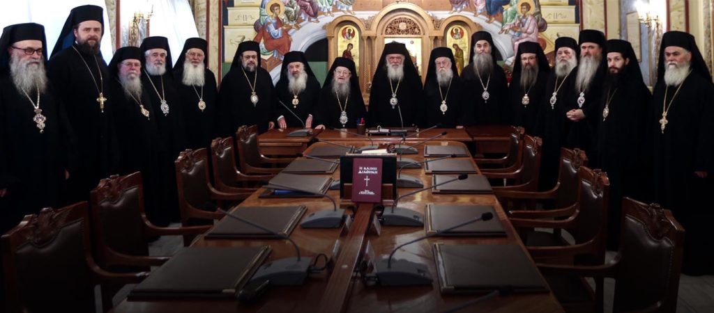 «Κατέθεσε τα όπλα» η ηγεσία της Εκκλησίας: «Θα πειθαρχήσουμε στα κυβερνητικά μέτρα» – Σε αναβρασμό ο κλήρος