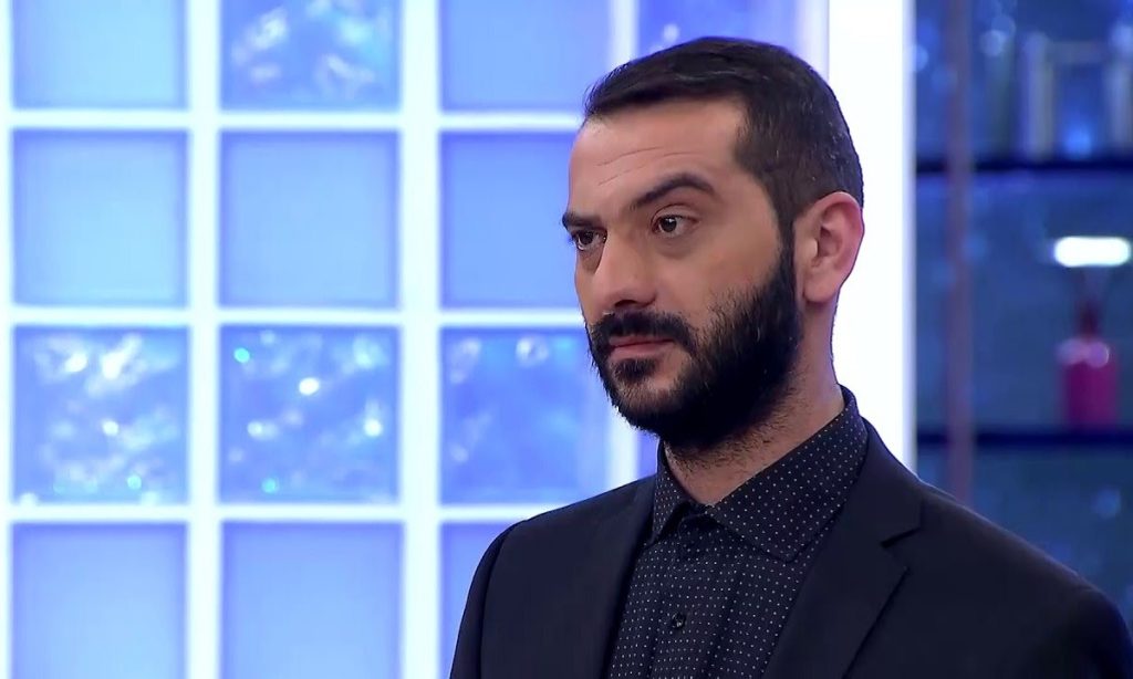 MasterChef 5 – Επικός ο Λ.Κουτσόπουλος: «Έστειλα μήνυμα στο 13033 με κωδικό ΠΑΣΟΚ – Ήθελα να πάω “πίσω”» (φώτο)