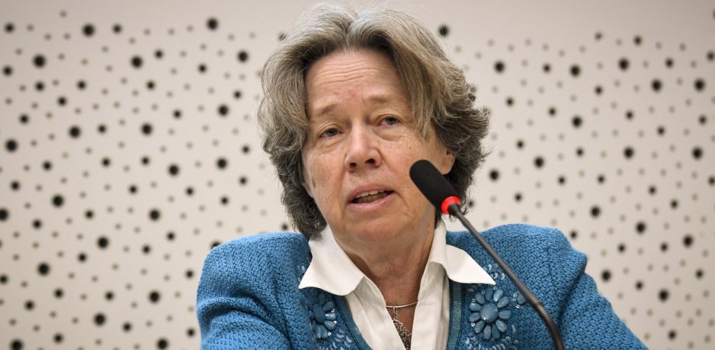 Α.Λινού: «Τηλεφωνικά και ηλεκτρονικά οι ευχές για τα Χριστούγεννα» (βίντεο)