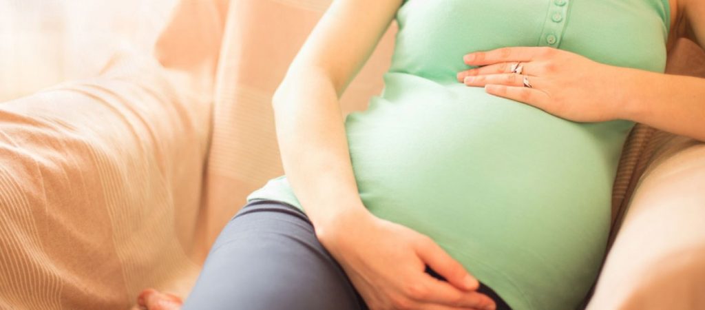 Σημάδια εγκυμοσύνης: Τι θα νιώσετε και με ποια σειρά