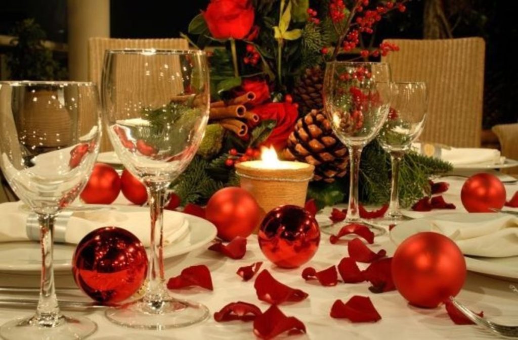 Δεν θα γίνουν ρεβεγιόν σε ξενοδοχεία – Κλειστά τα εστιατόρια τους παραμονή και ανήμερα Χριστουγέννων και Πρωτοχρονιάς