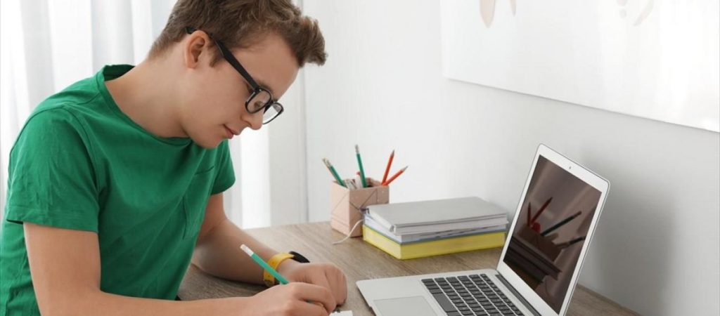 Επίδομα 200 ευρώ για την αγορά υπολογιστή: Ποιοι είναι οι δικαιούχοι