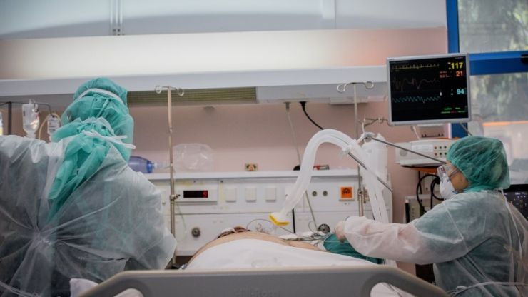 Γερμανία: «Παρανόηση» οι πληροφορίες για «επιλογή» των ασθενών με την COVID-19 που διασωληνώνονται