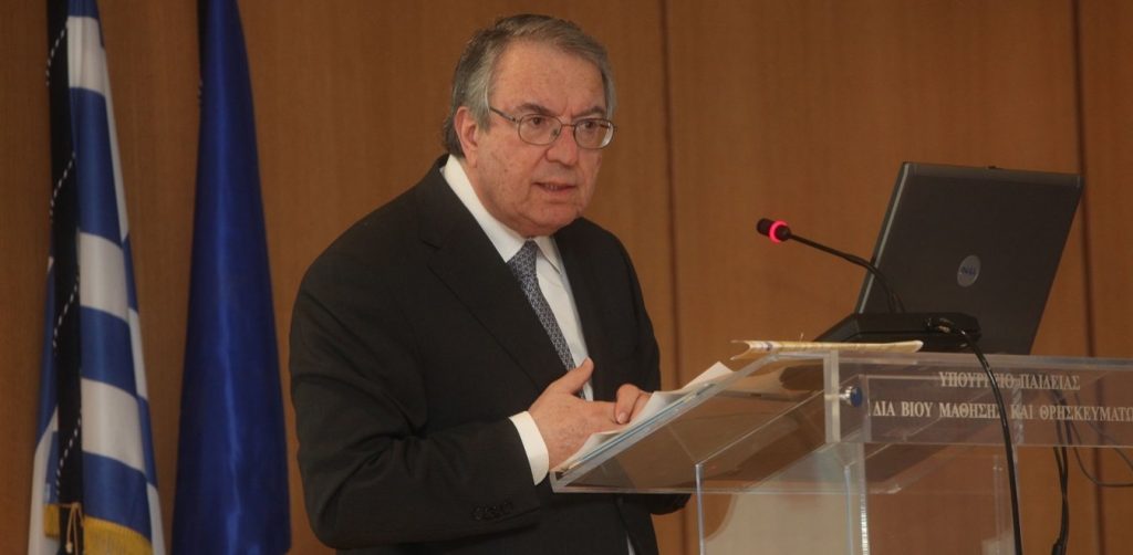 Ο Γ.Μπαμπινιώτης «ξαναχτυπά»: Όσα είπε για «drive through» & «click away» – «Τι φωνάζει εκείνος ο δάσκαλος»