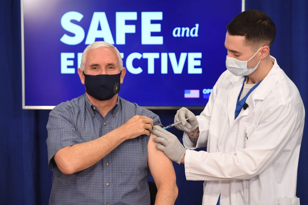 Μ.Πενς: Έκανε το εμβόλιο της Pfizer (βίντεο)