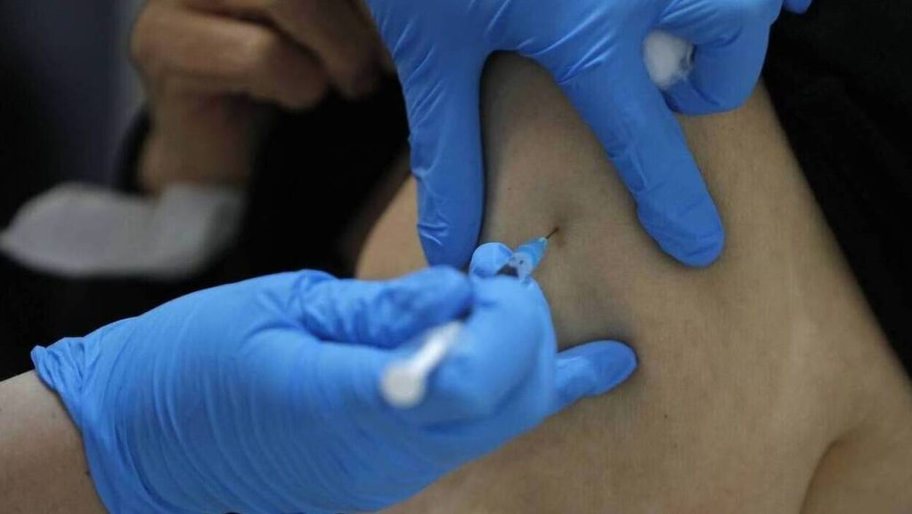 Νέες οδηγίες για τις αλλεργικές αντιδράσεις από τα εμβόλια για τον κορωνοϊό