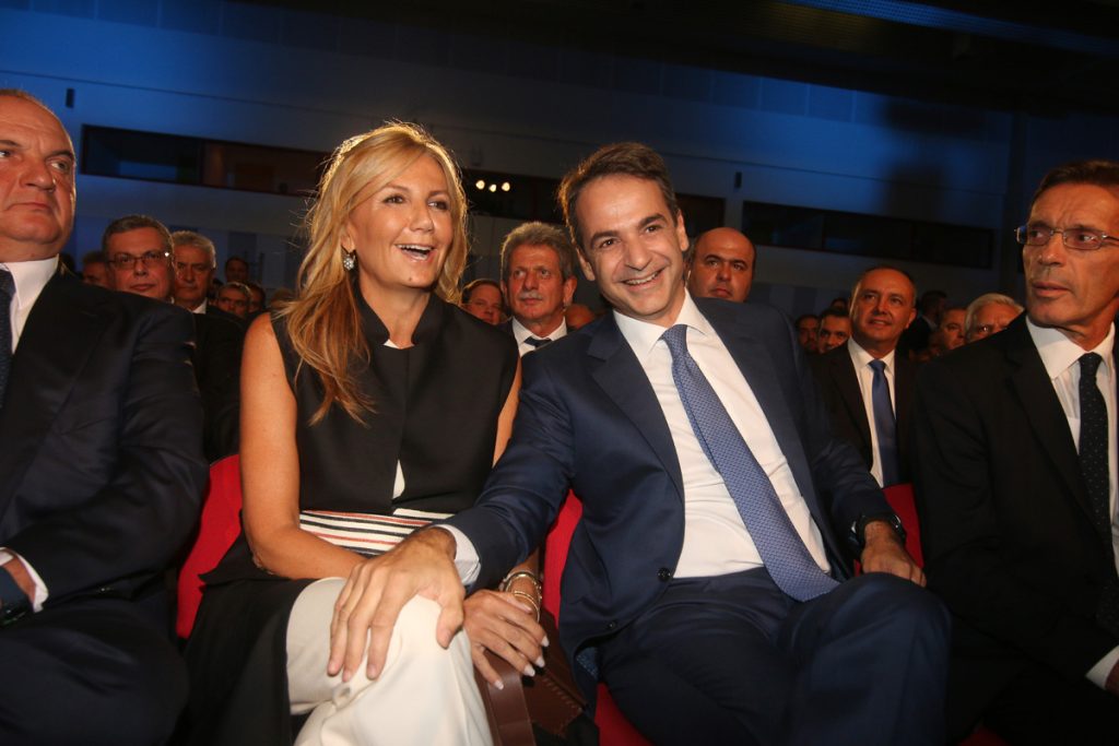 Κυριάκος και Μαρέβα Μητσοτάκη θα εμβολιαστούν στις 28 Δεκεμβρίου on camera