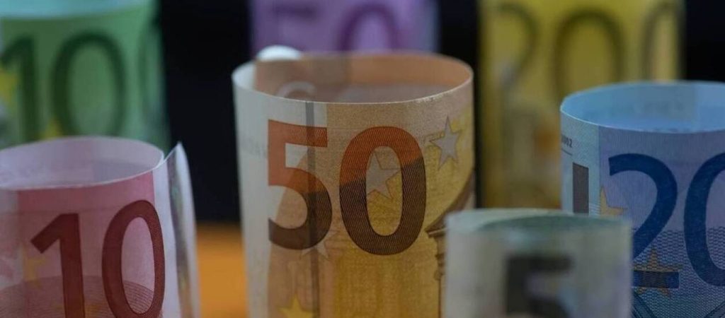 Πώς και πότε θα καταβληθεί το Δώρο Χριστουγέννων – Ποιοι το δικαιούνται