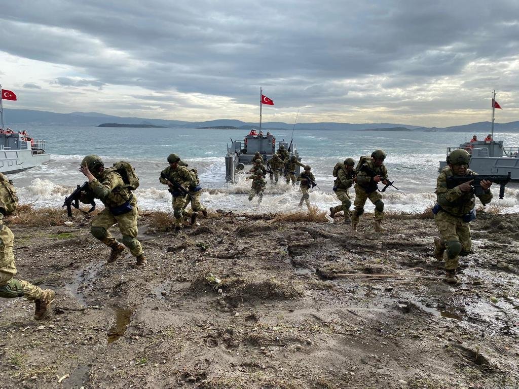 Μεγάλη τουρκική αποβατική και αεραποβατική άσκηση στον Κόλπο της Σμύρνης με στόχο τα ελληνικά νησιά