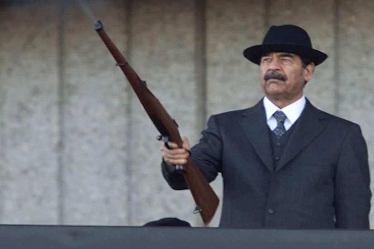 Νοέμβριος 2000: Ο Σαντάμ ανακοινώνει την εγκατάλειψη του δολαρίου στις εξαγωγές του πετρελαίου – Τρία χρόνια αργότερα…