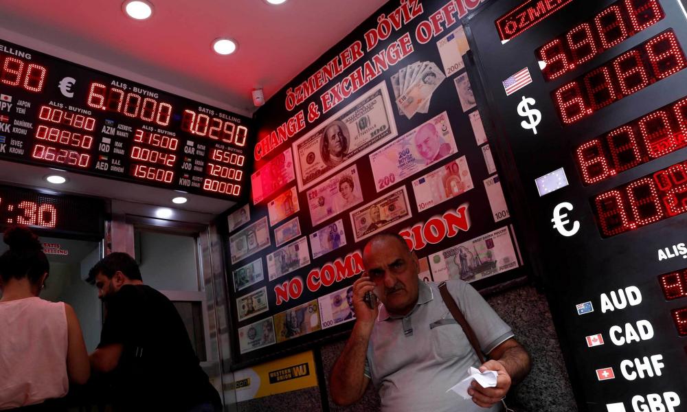 Bloomberg για Τουρκία: «Γεωπολιτικοί κίνδυνοι και οι φόβοι για το 2021»