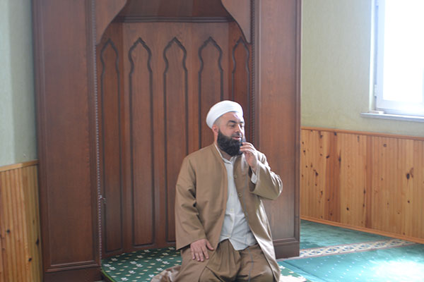 Χαμός στη Τουρκία με μουσουλμάνο ιεροκήρυκα: «Aντρες χωρίς γένια προκαλούν ‘άσεμνες σκέψεις’ σε άλλους άντρες»